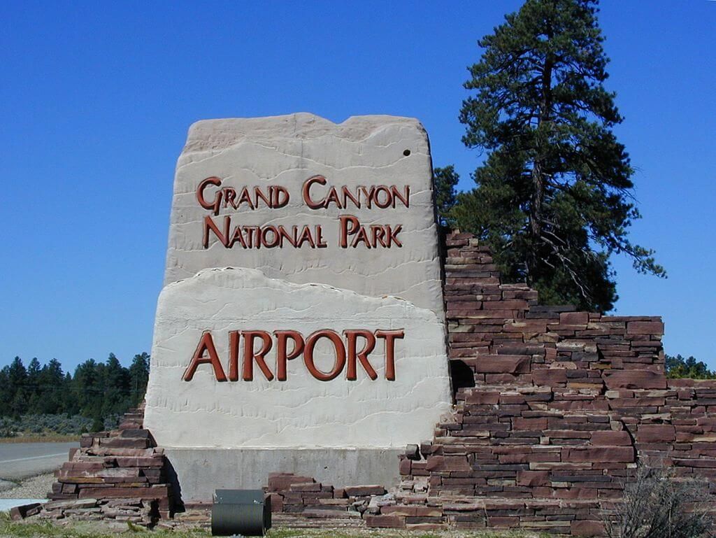 Señal de bienvenida del Aeropuerto del Parque Nacional del Gran Cañón