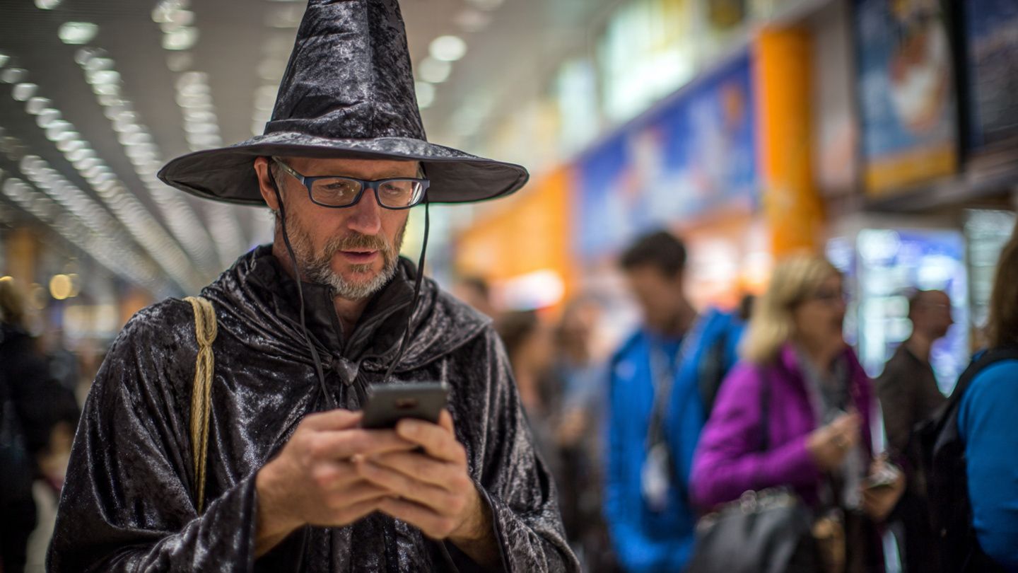 Stay Connected on Halloween Trips with an International eSIM