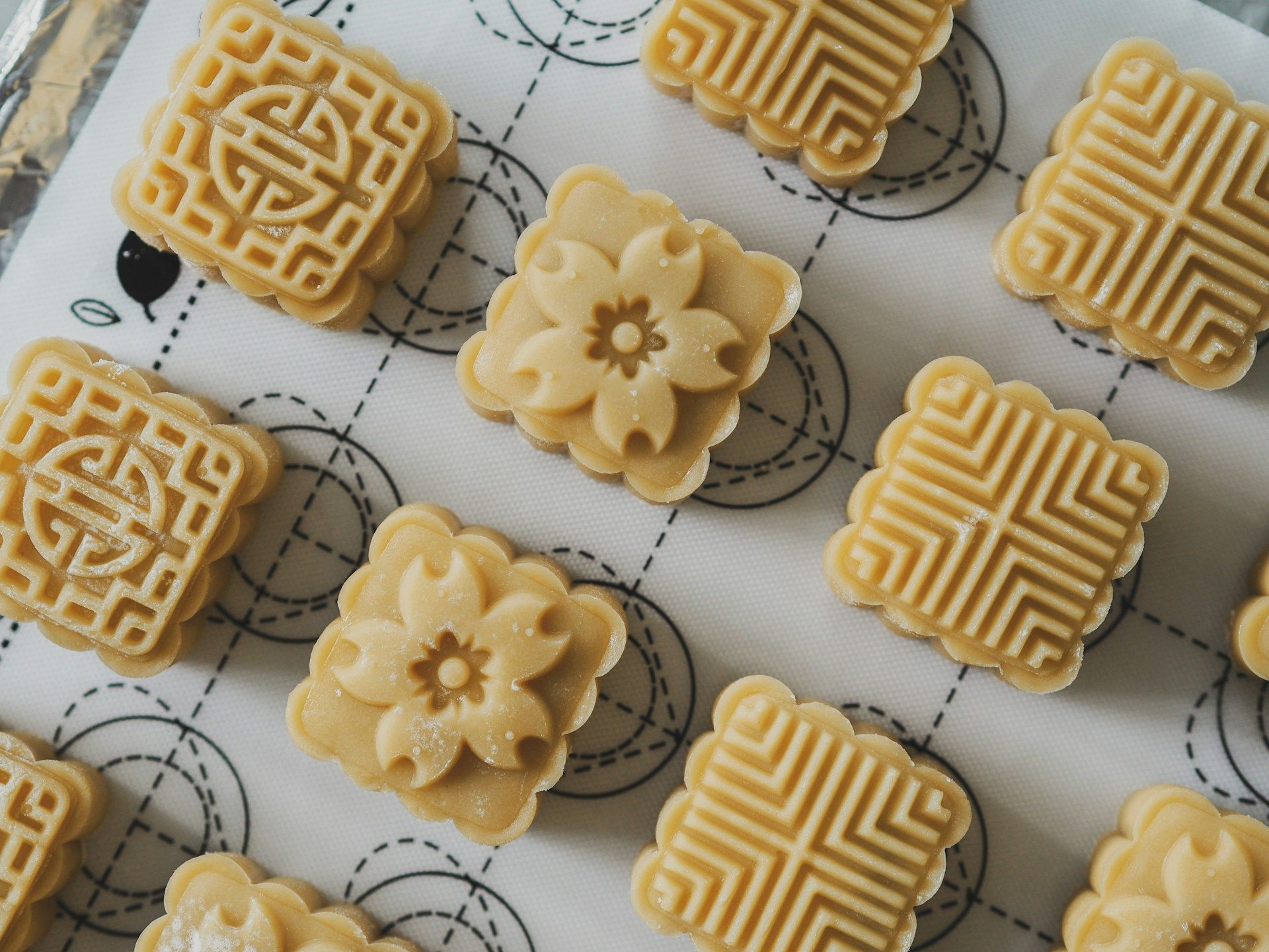 different-mooncakes-in-exhibition