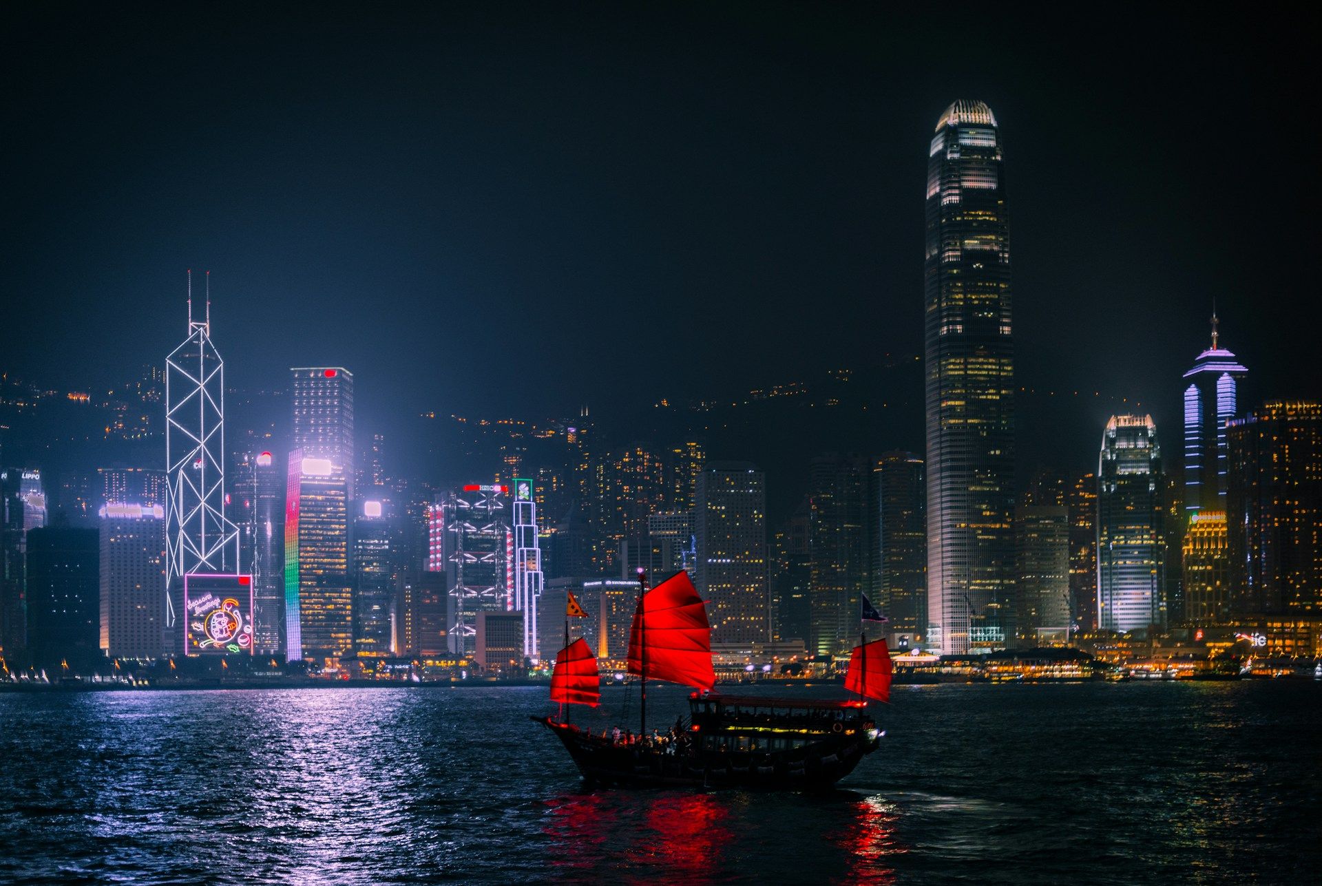 boat-and-Hong-Kong-city-view