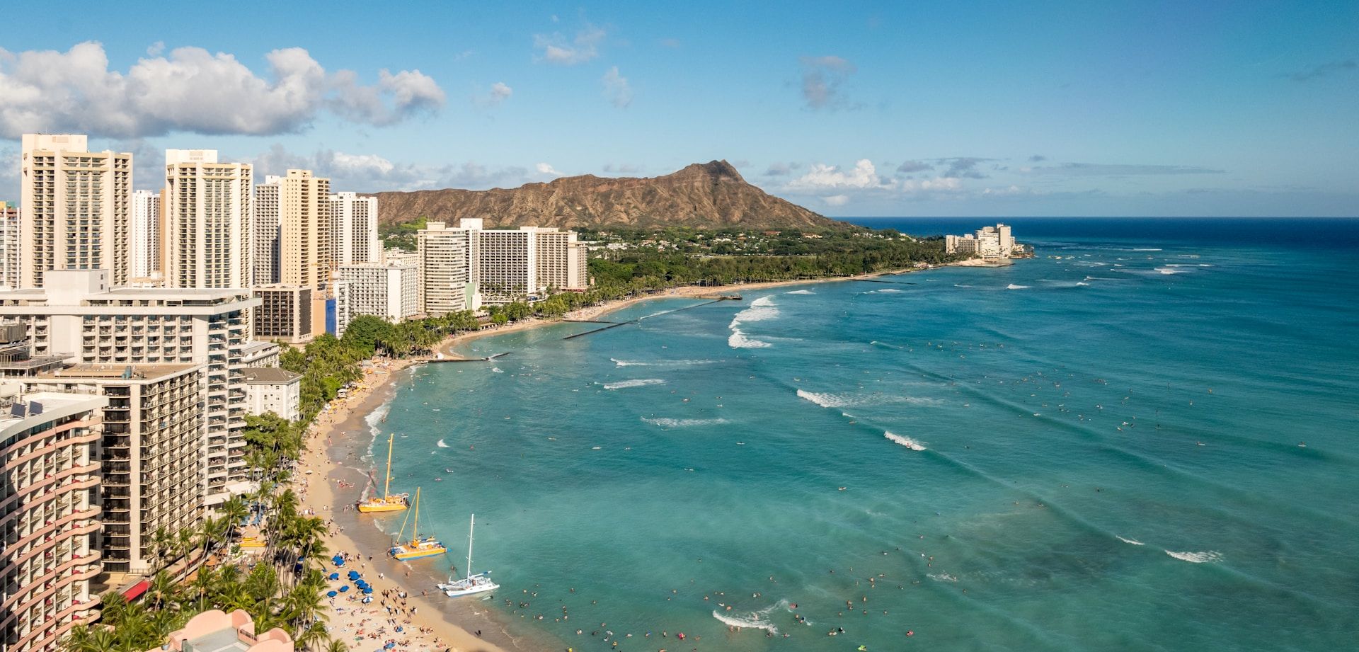 wakiki-beach-and-buildings-view