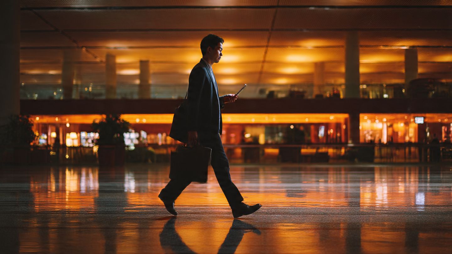 US-Singapore Business Travel: Cut Roaming Fees with an eSIM