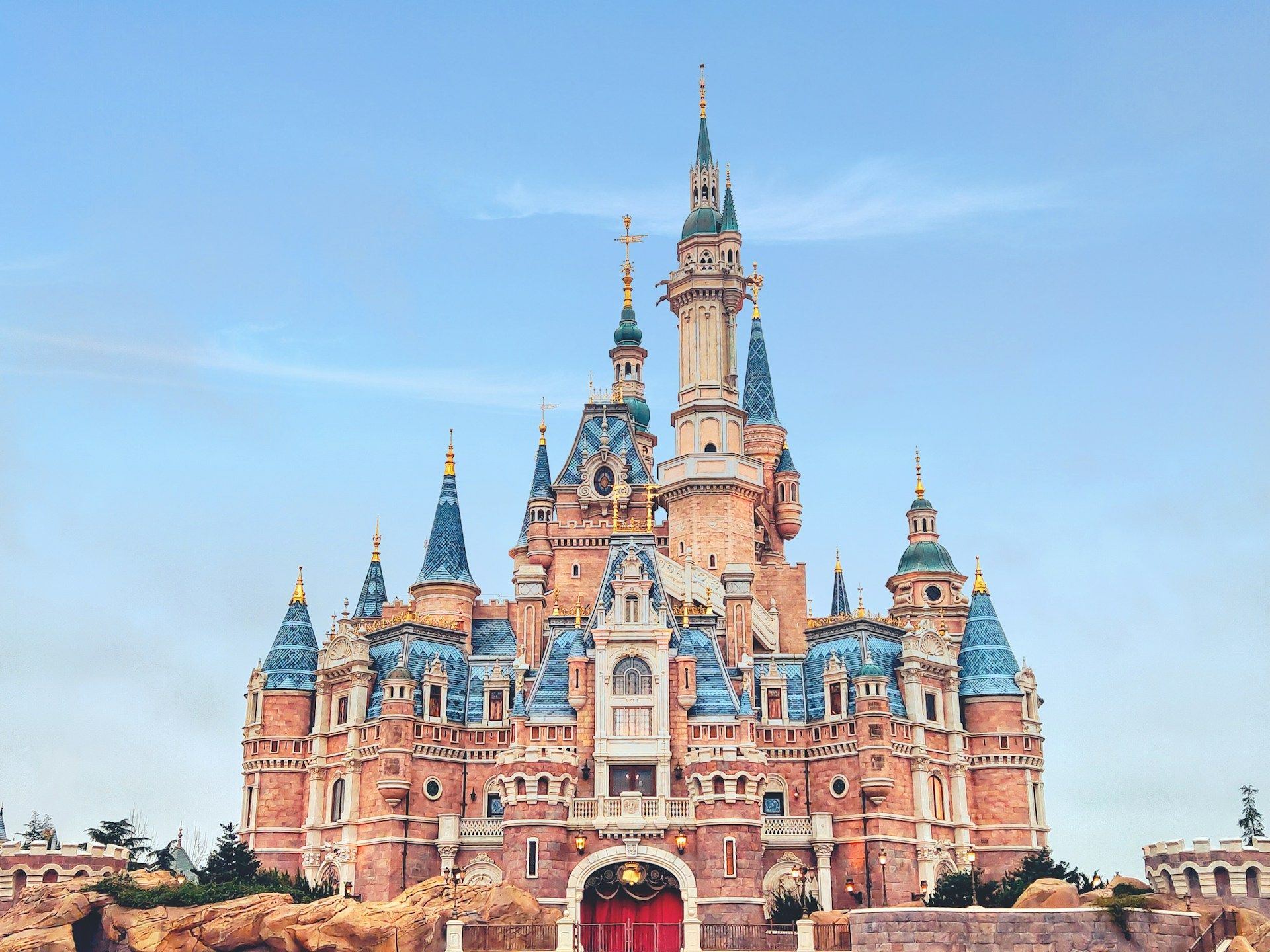 cinderella-castle-in-disneyland
