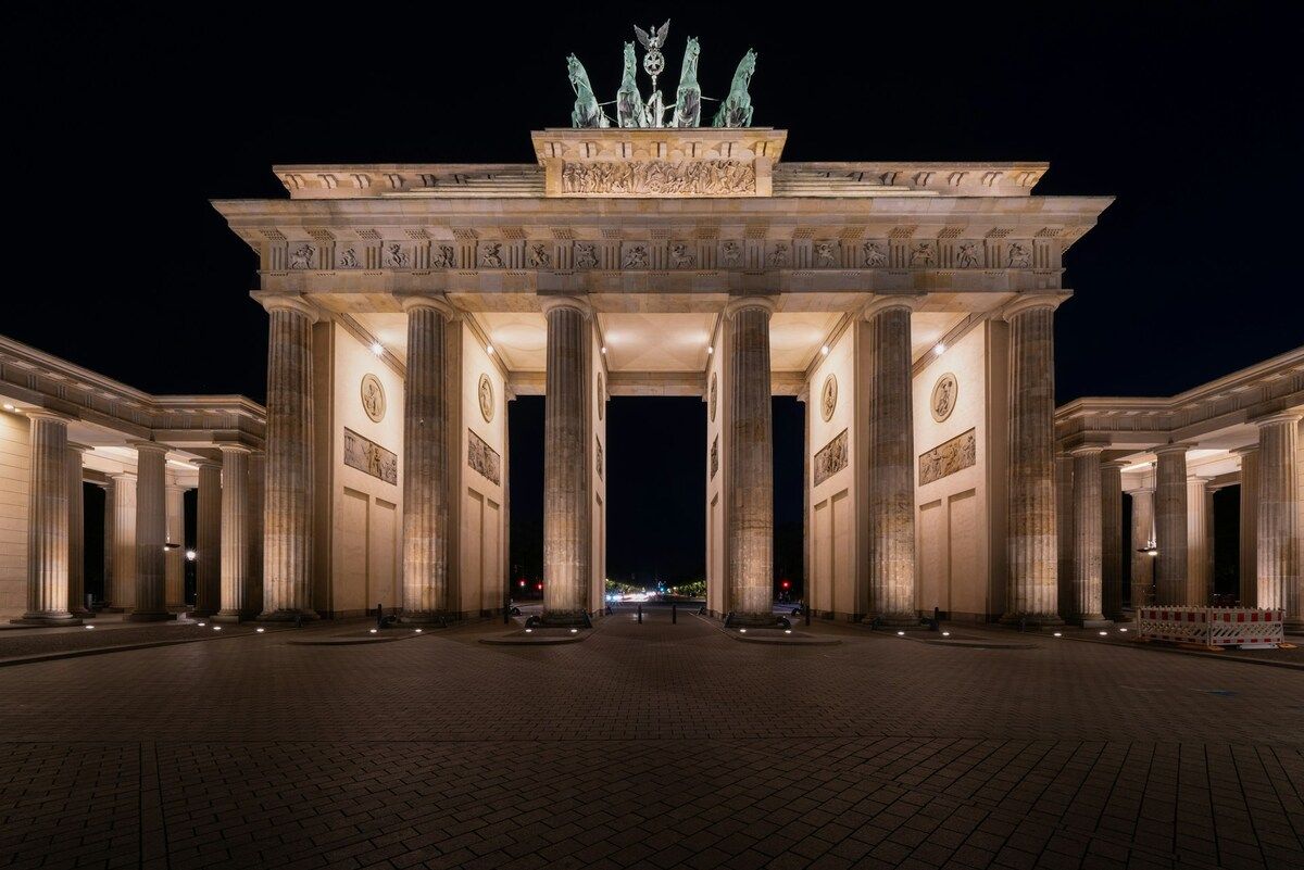 Brandenburg Gate, Germany: Arch of Triumph, Wall of Division