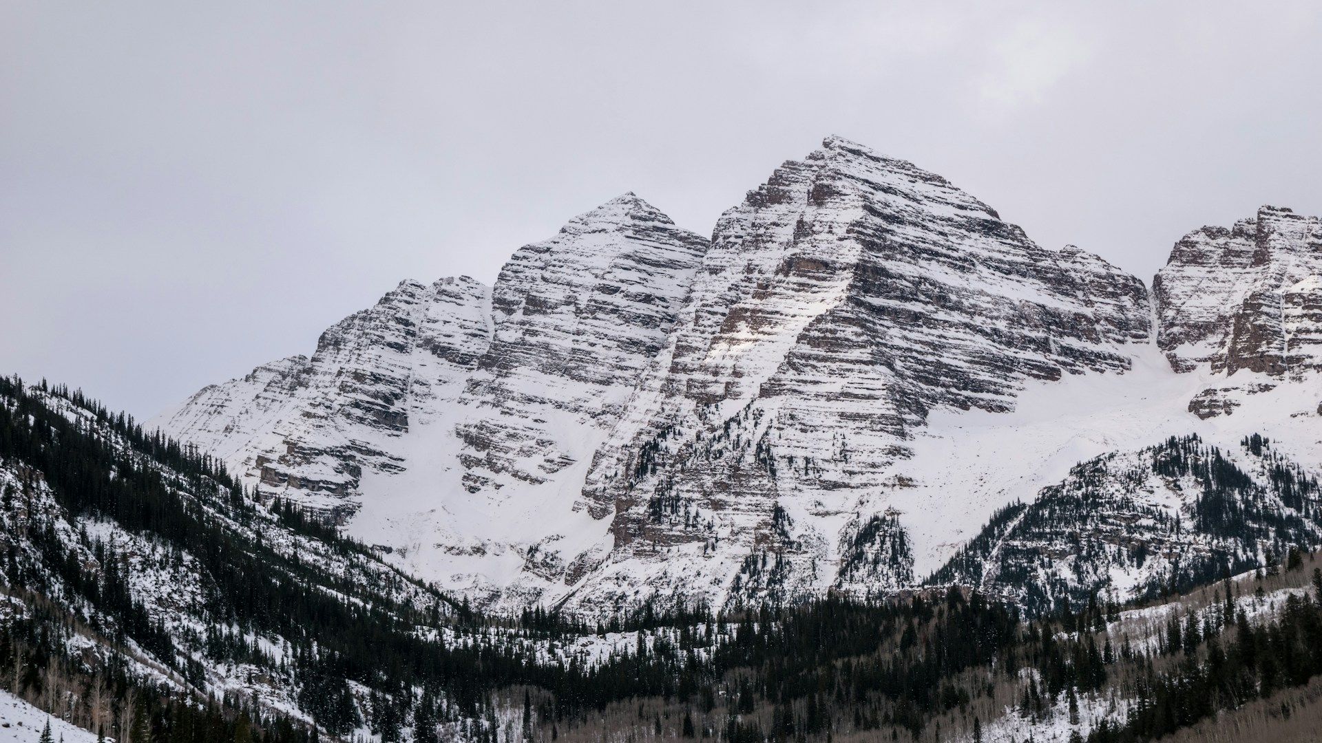the-iconic-maroon-bells-in-aspen