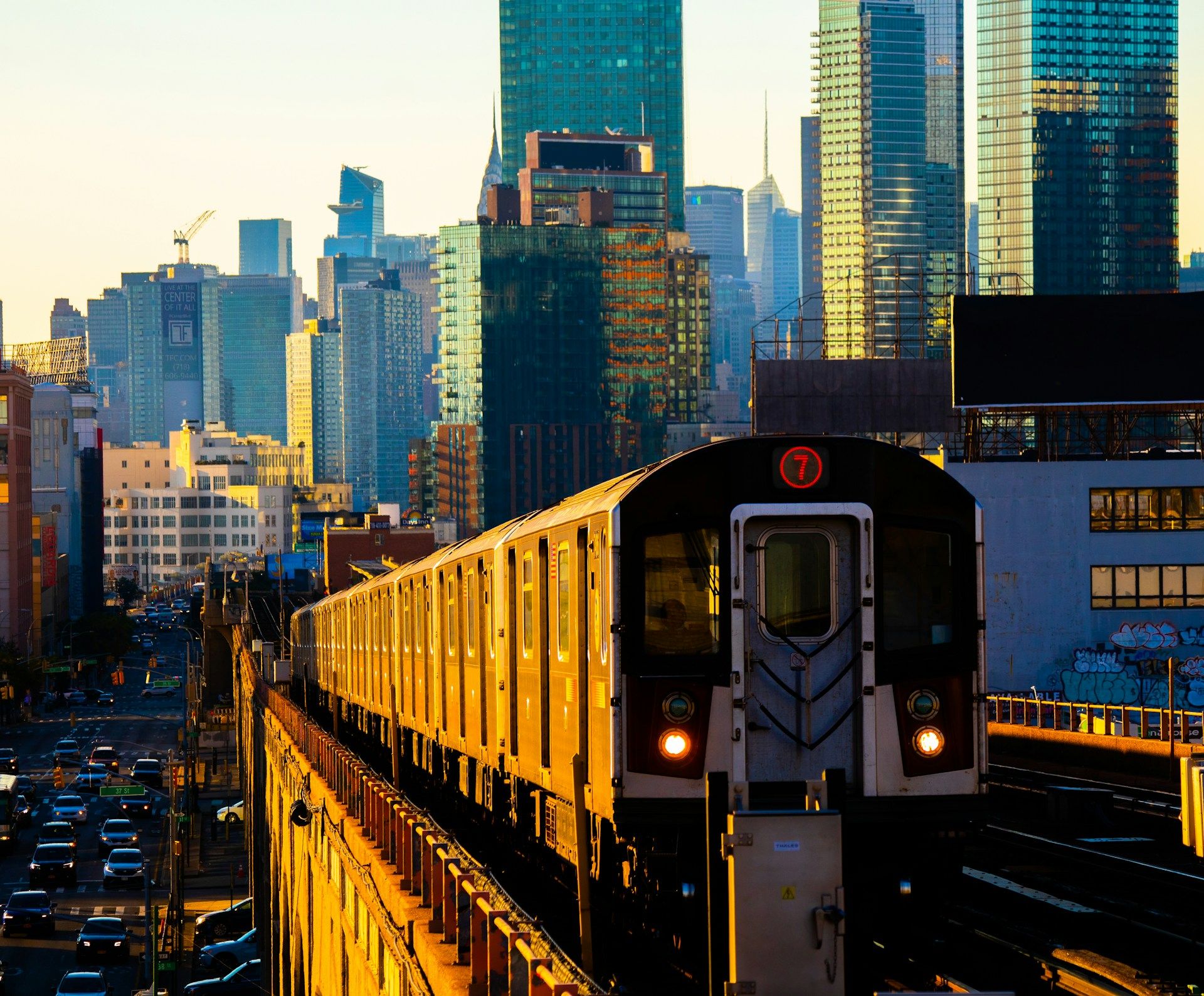 queens-train-on-sunset