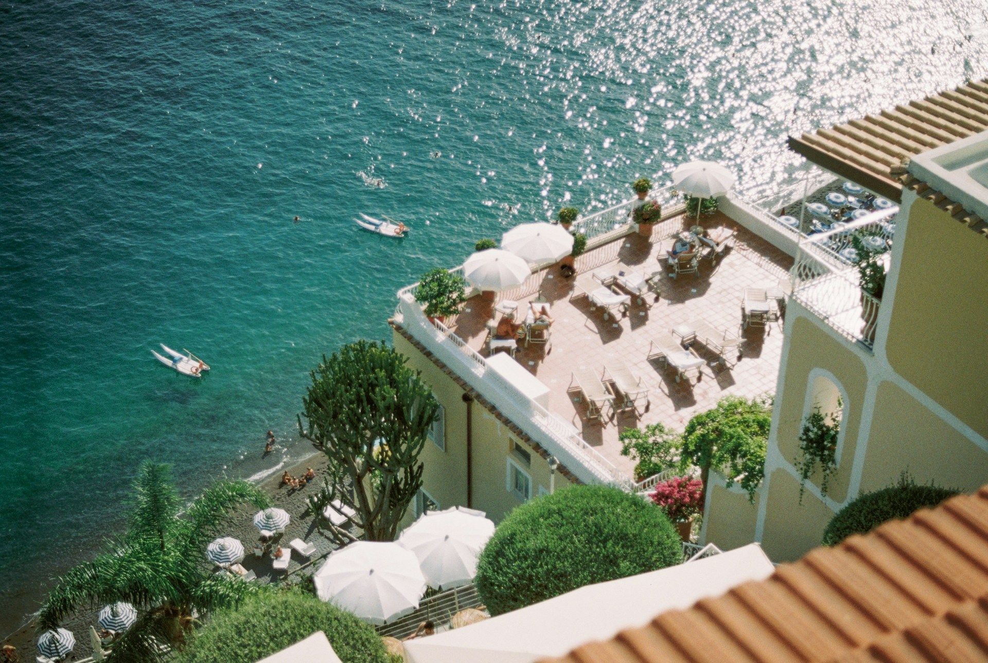 beautiful-terrace-in-positano-to-think-and-rest