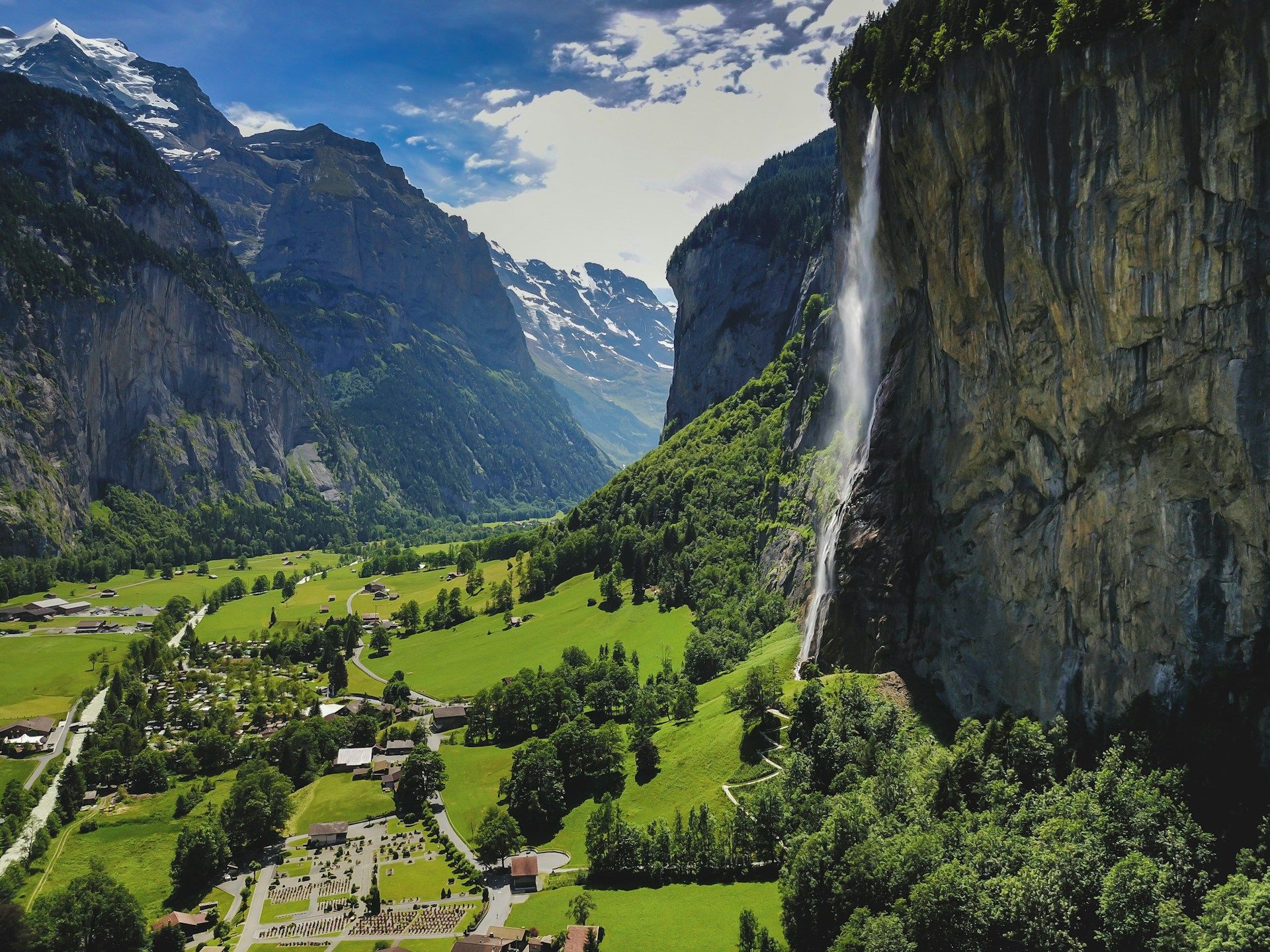 waterfall-in-lauterbrunnen