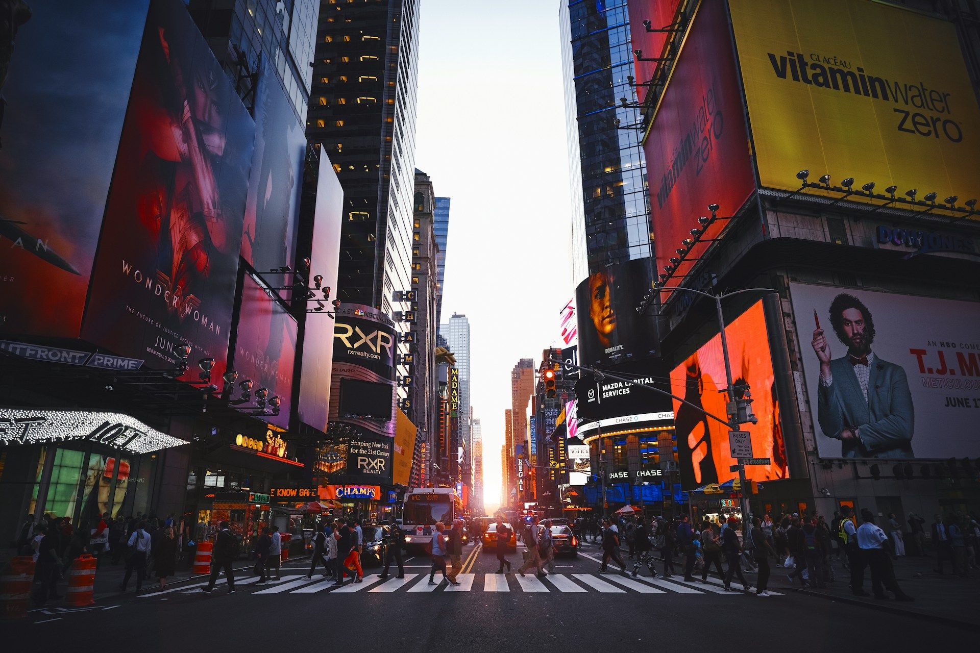 new-york-the-overcrowded-central-street
