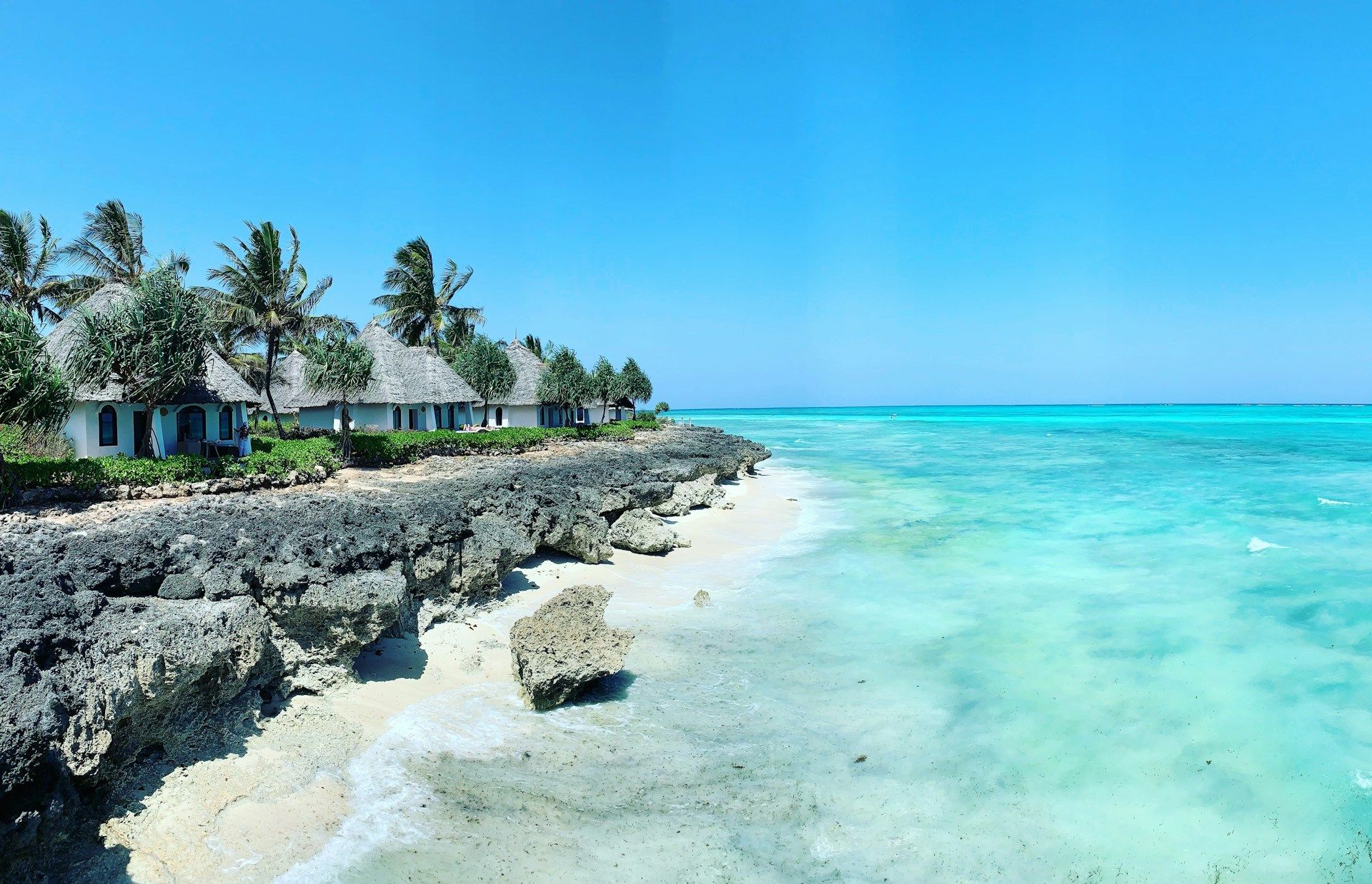 zanzibar-beach-with-houses