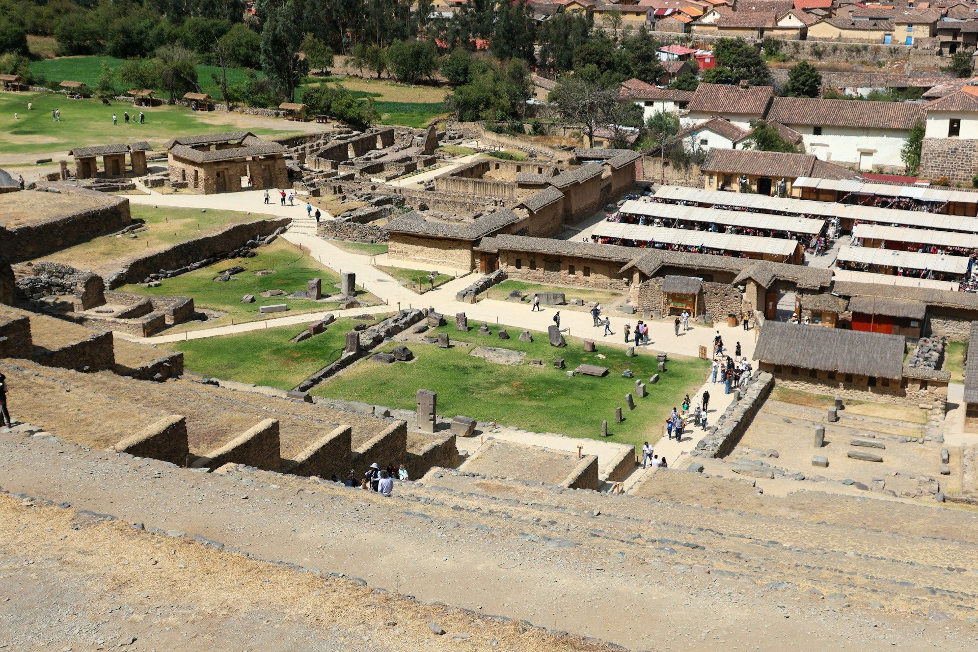 people-in-ollantaytambo