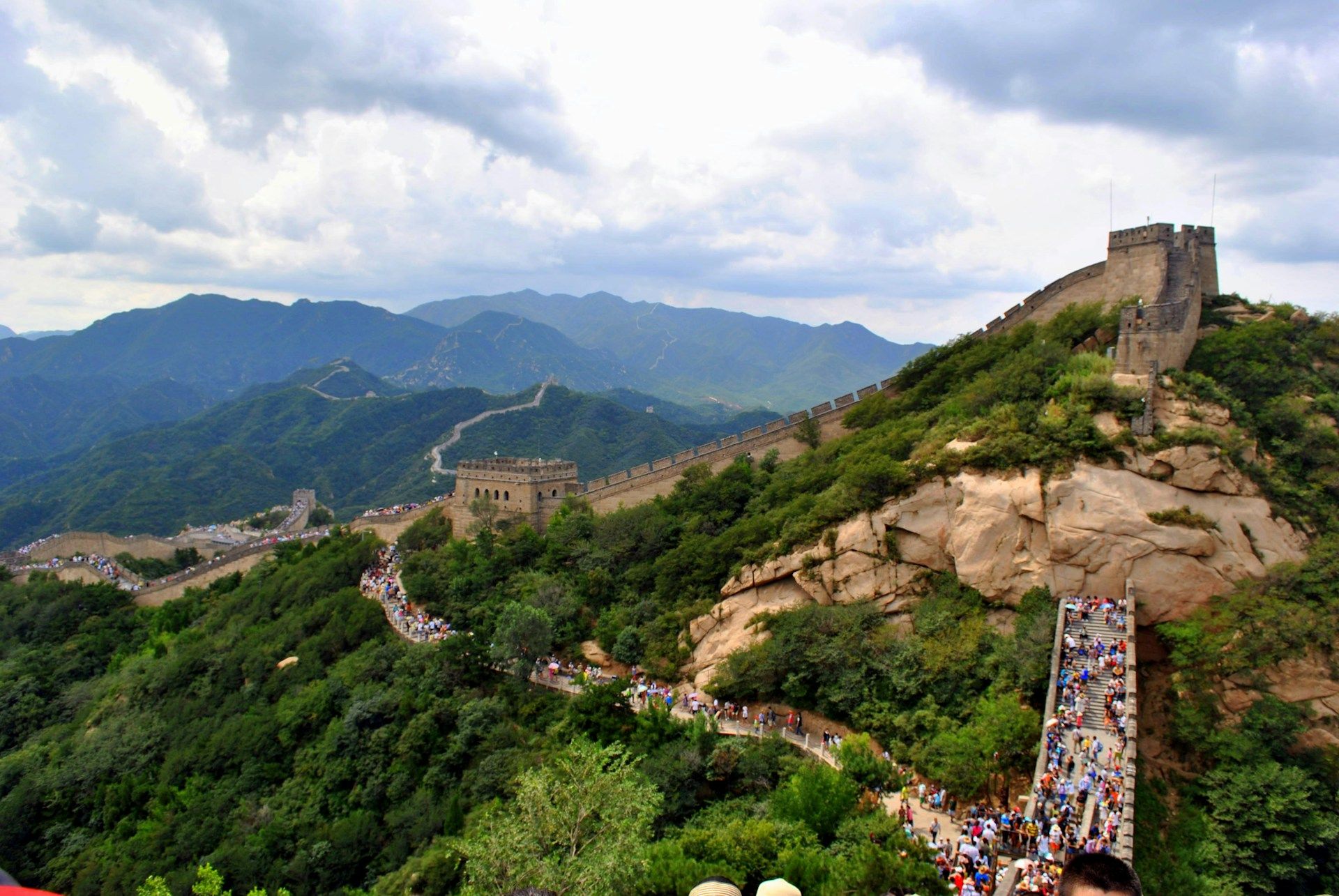 great-wall-of-china-in-balading-with-tourist