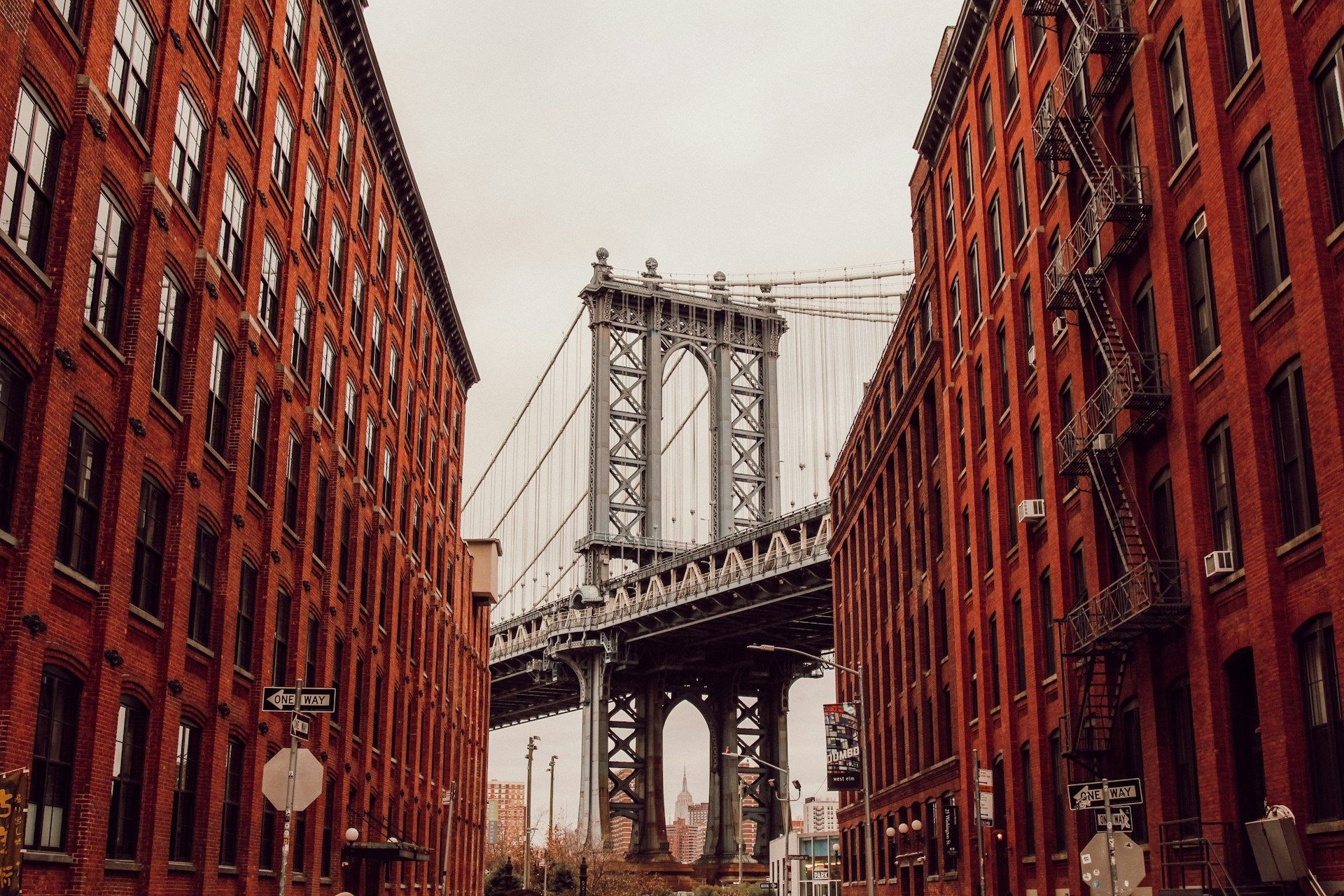 brooklyn-street-with-bridge