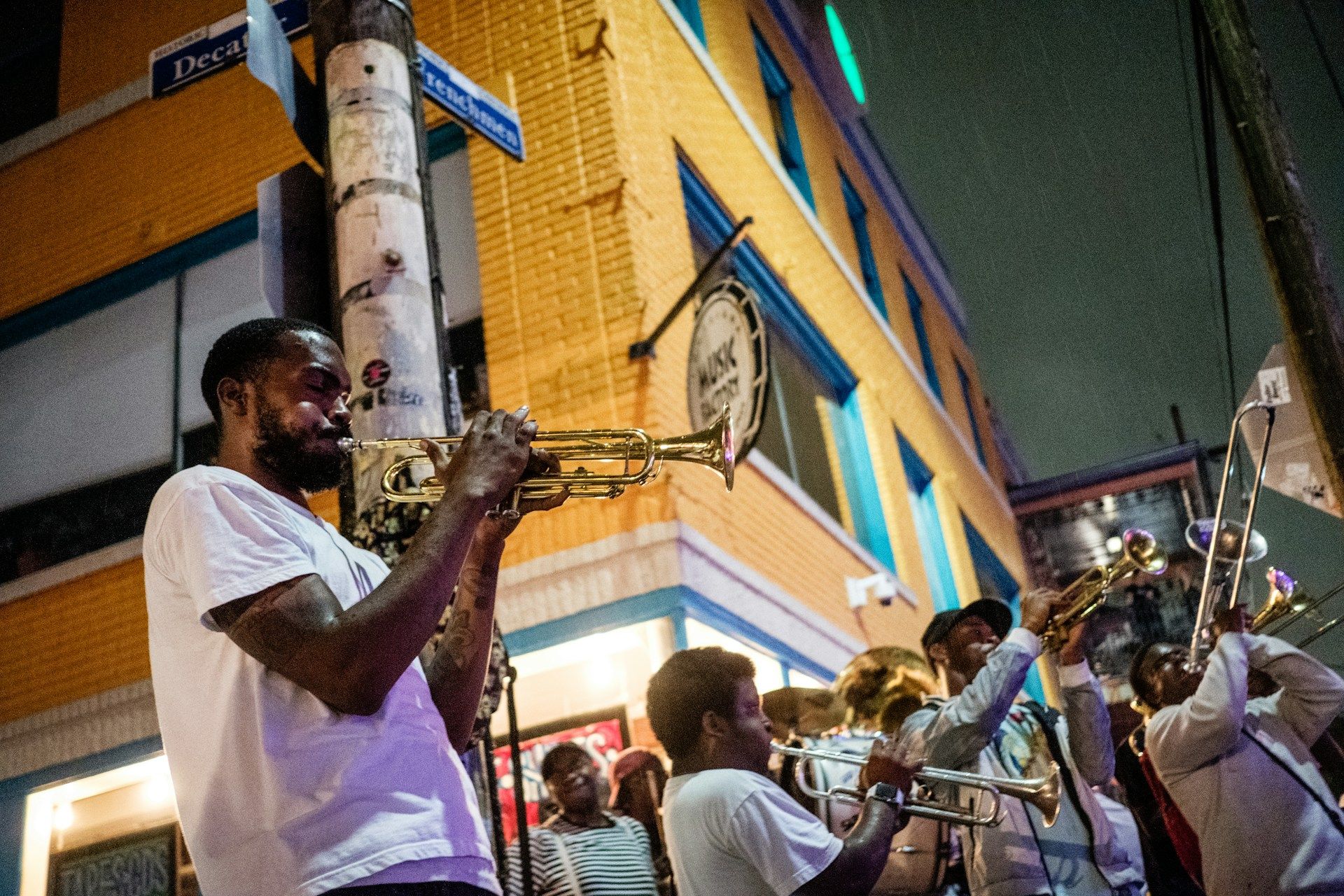 jazz-band-in-new-orleans-street