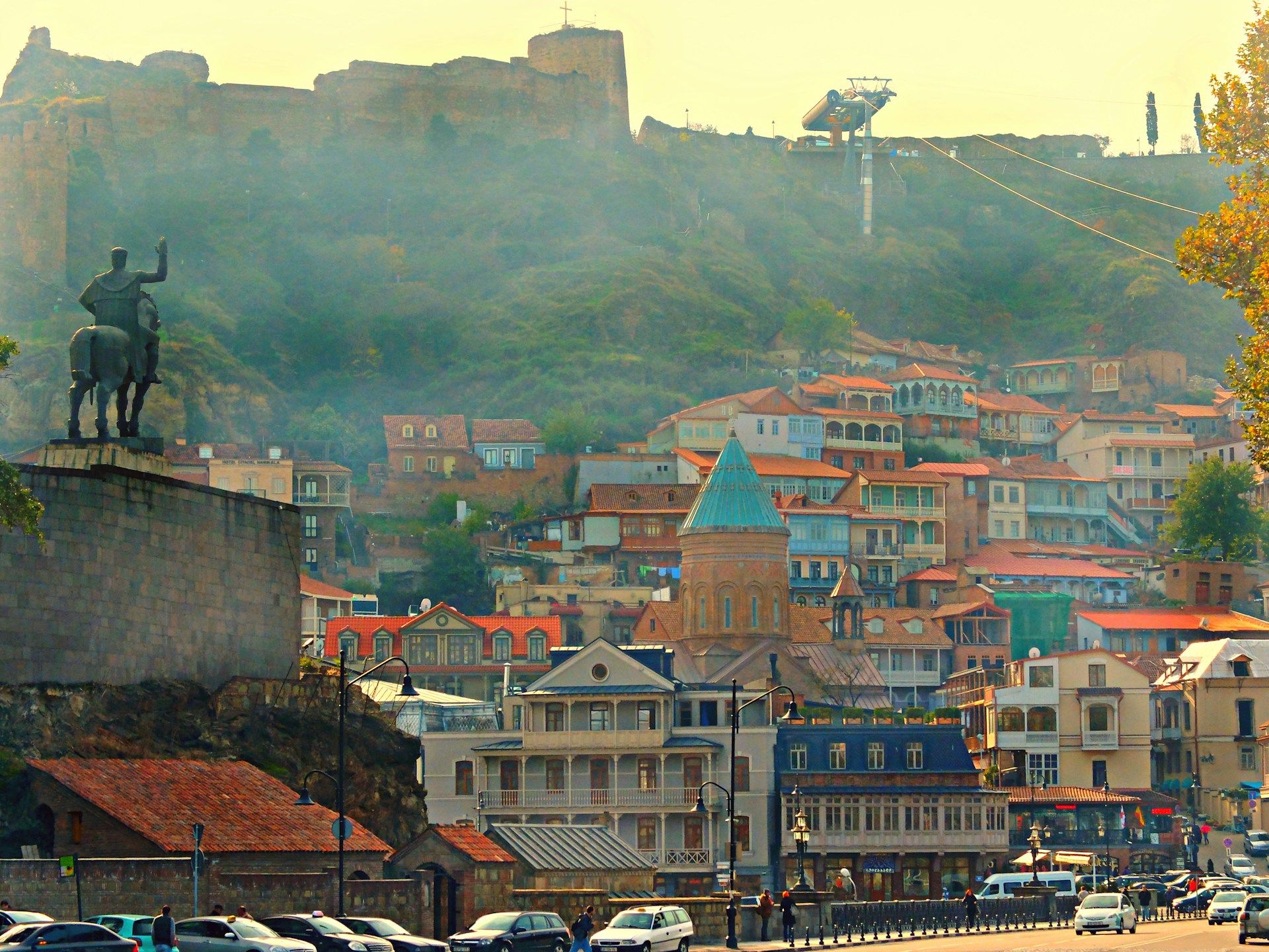 tbilisi-village-view-with-statue-in-front