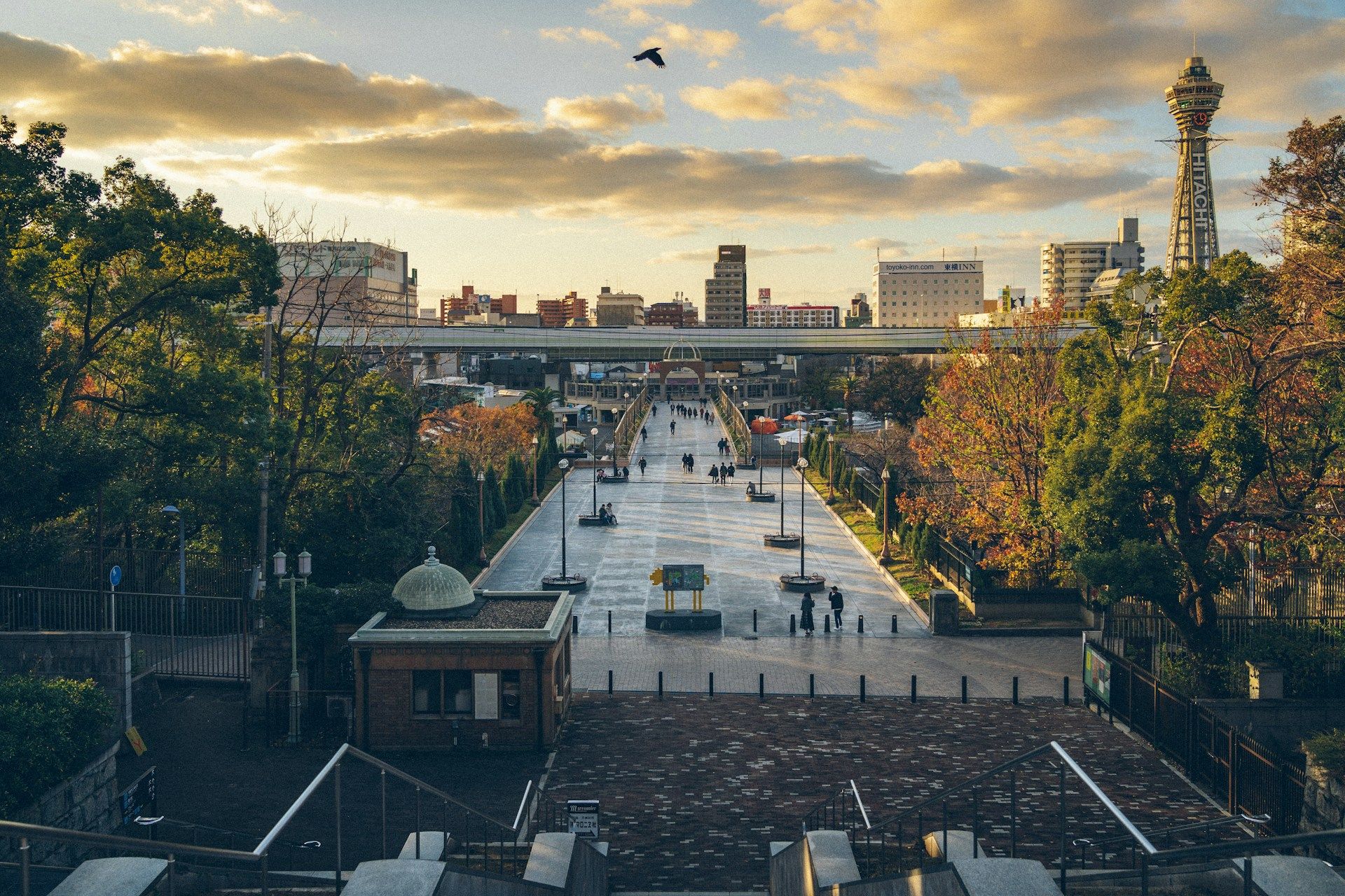 beautiful-sunset-at-tennoji-park