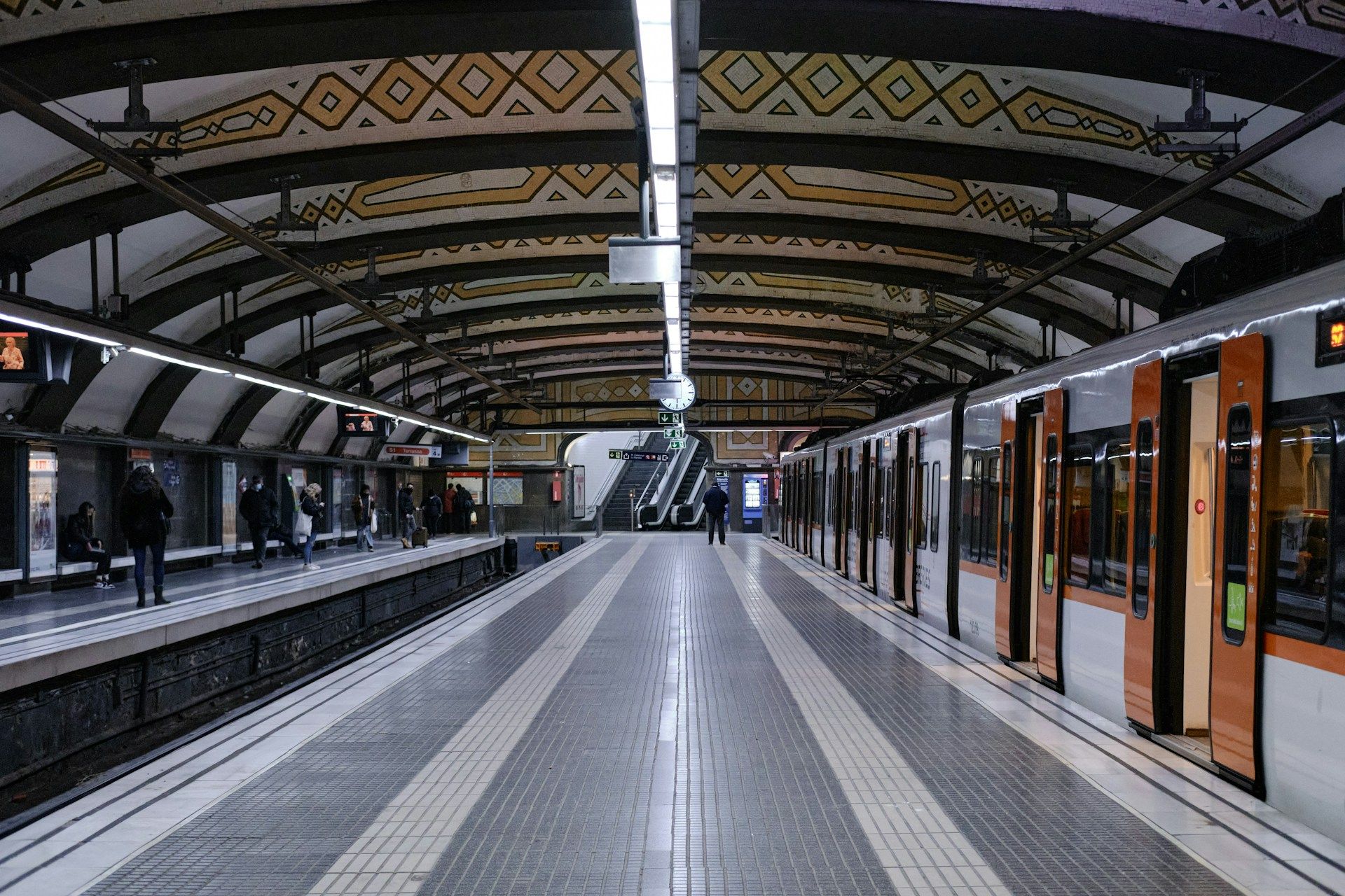 catalunya-metro-station