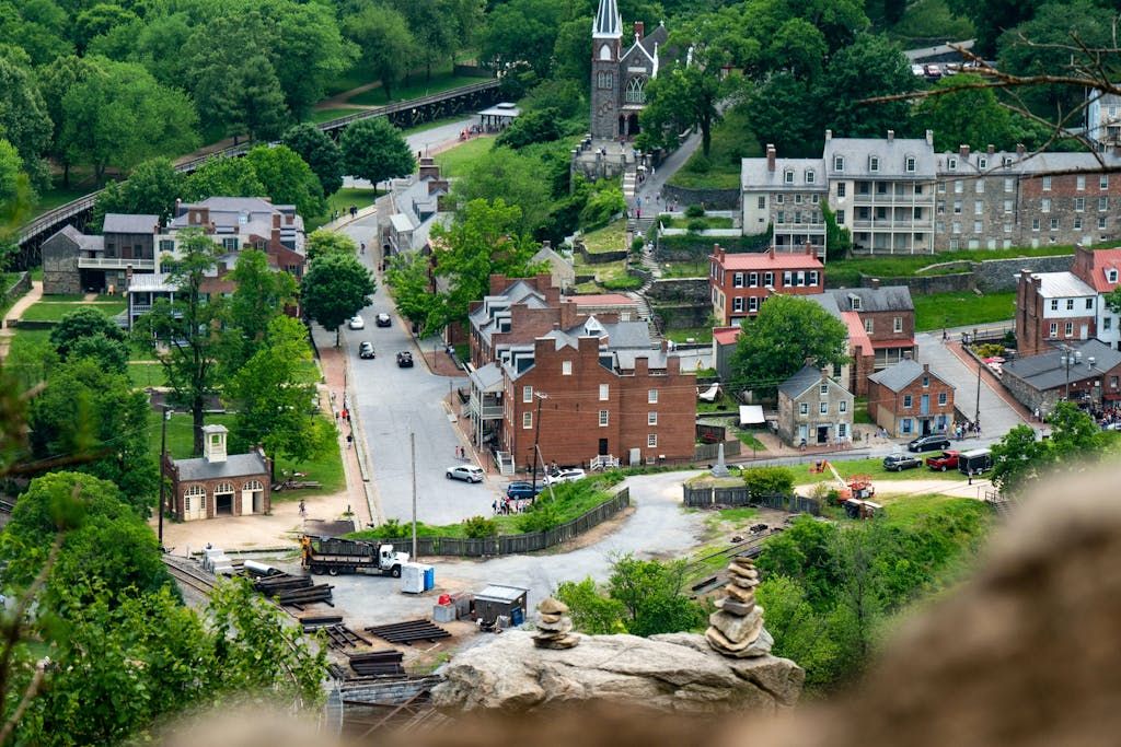 Weekend Getaway in Harpers Ferry, WV: History & Adventure