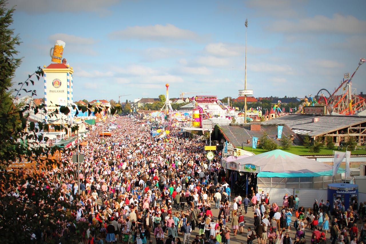crowds-during-oktoberfest