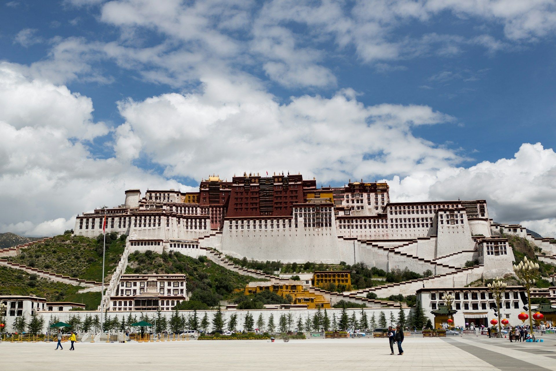 explore-the-tibet-in-spring-dalai-lama-palace