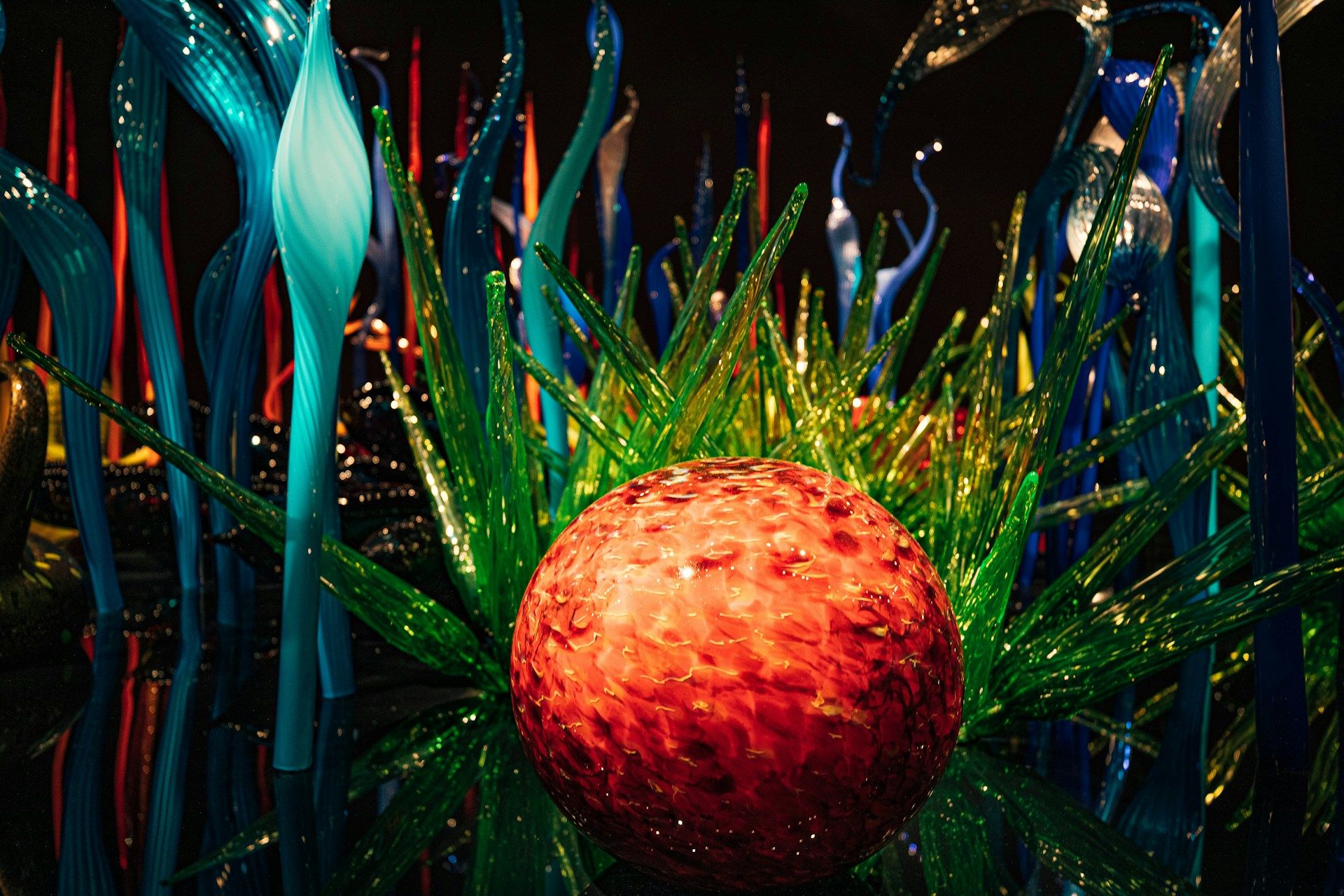 chihuly-garden-glass-sculptures