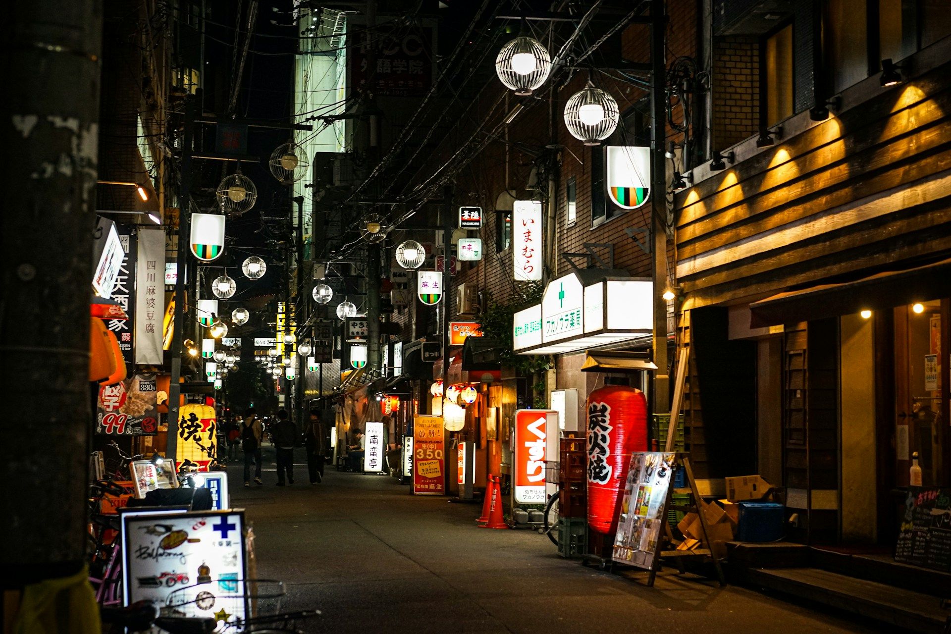 light-street-in-namba-at-night