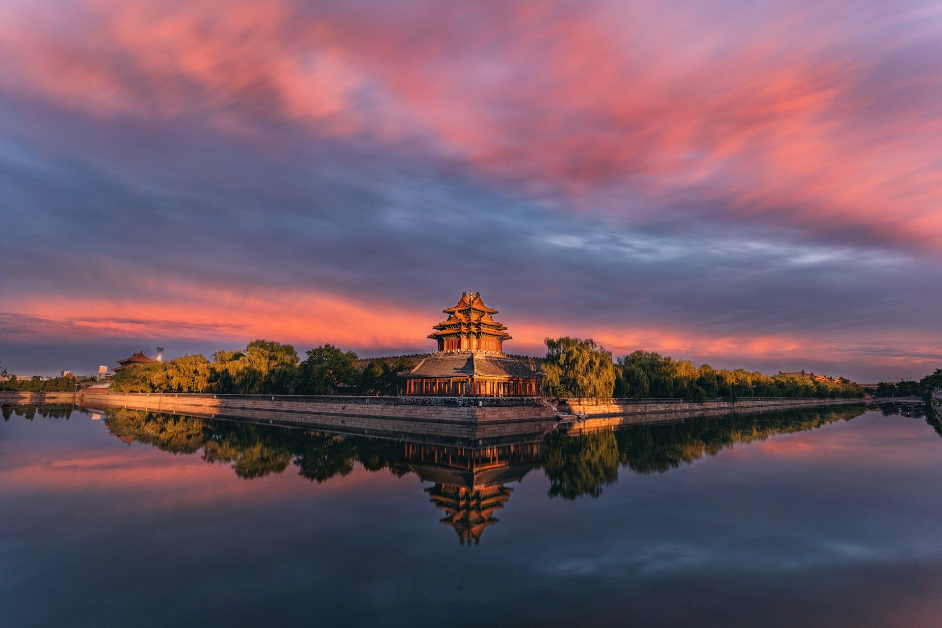 relaxing-park-at-sunset